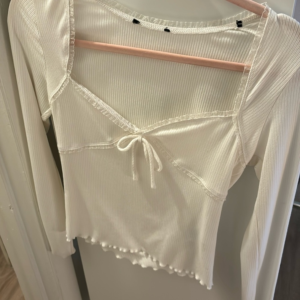 Cute white lace trim long sleeve top with bow